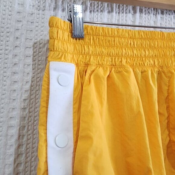 PINK Victoria's Secret Yellow Snap button Athletic Shorts Size Medium - Picture 6 of 12